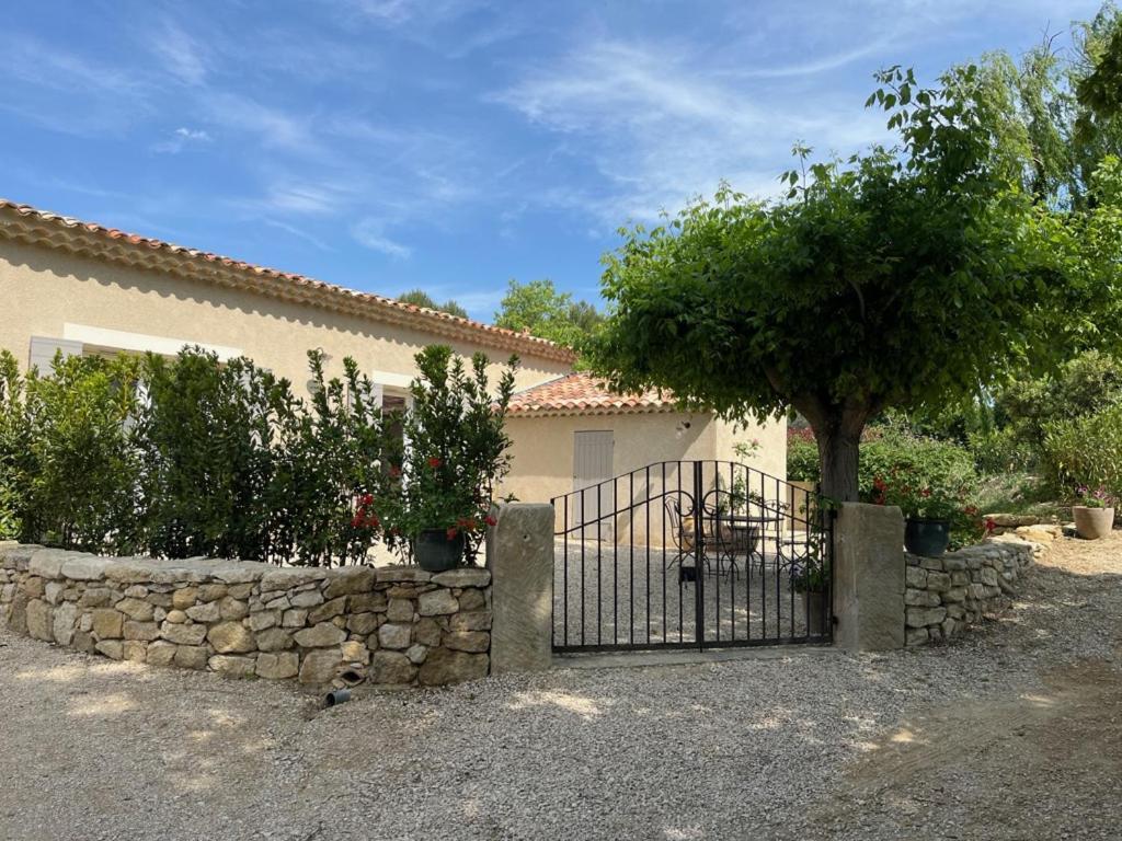 Bastide Provencale Villa Cadenet Exterior photo